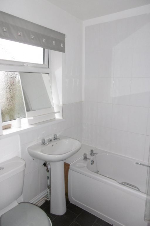 3 bed semi-detached house to rent in City Road, Beeston NG9, £900 pcm