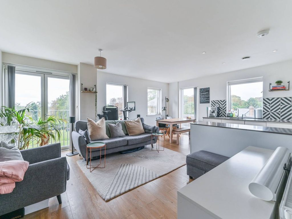 1 bed flat for sale in Cargreen Road, South Norwood, London SE25, £300,000