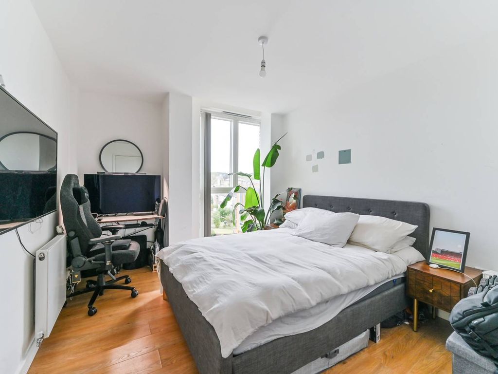 1 bed flat for sale in Cargreen Road, South Norwood, London SE25, £300,000