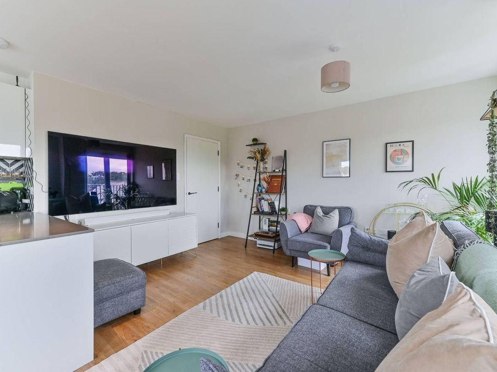 1 bed flat for sale in Cargreen Road, South Norwood, London SE25, £300,000