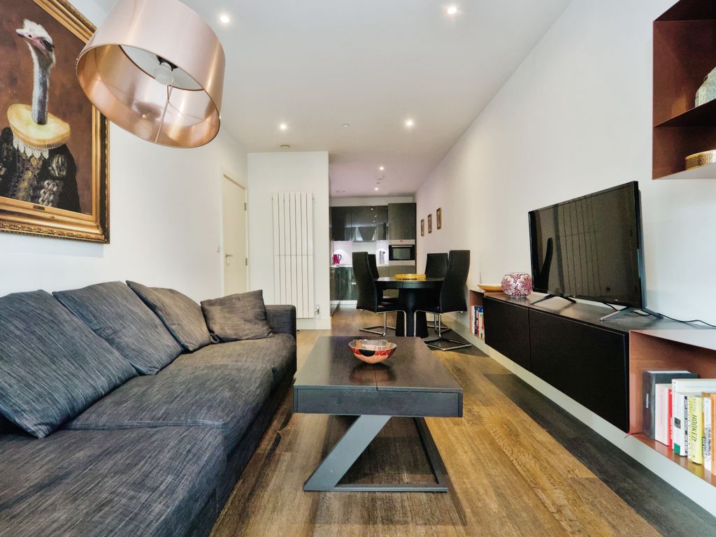 2 bed flat for sale in Plumstead Road, London SE18, £460,000