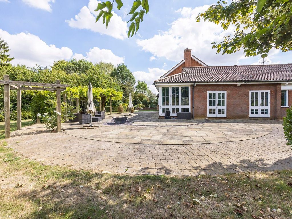 7 bed detached house for sale in Levels Green, Farnham CM23, £2,000,000