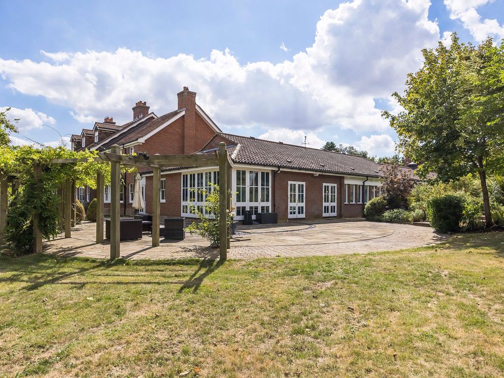 7 bed detached house for sale in Levels Green, Farnham CM23, £2,000,000