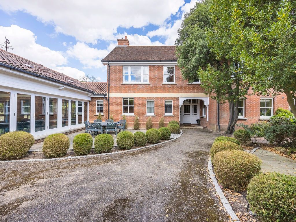 7 bed detached house for sale in Levels Green, Farnham CM23, £2,000,000