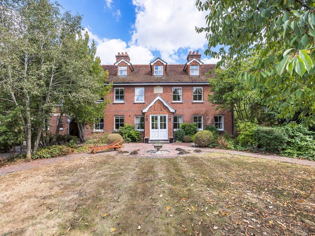 7 bed detached house for sale in Levels Green, Farnham CM23, £2,000,000