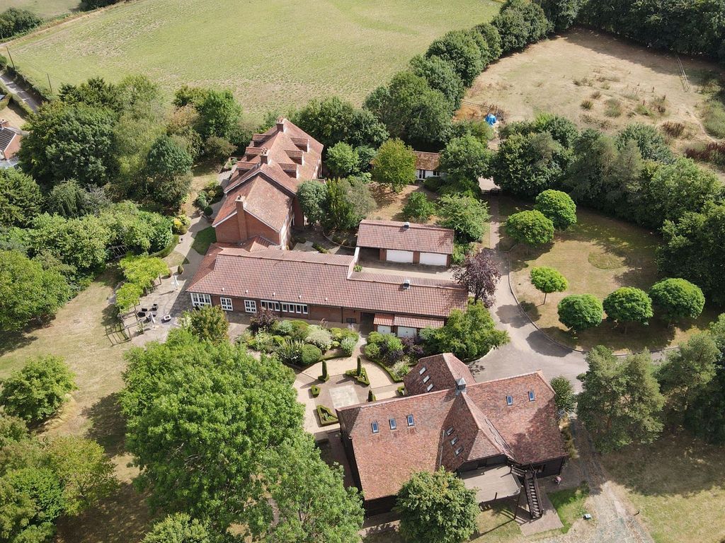 7 bed detached house for sale in Levels Green, Farnham CM23, £2,000,000