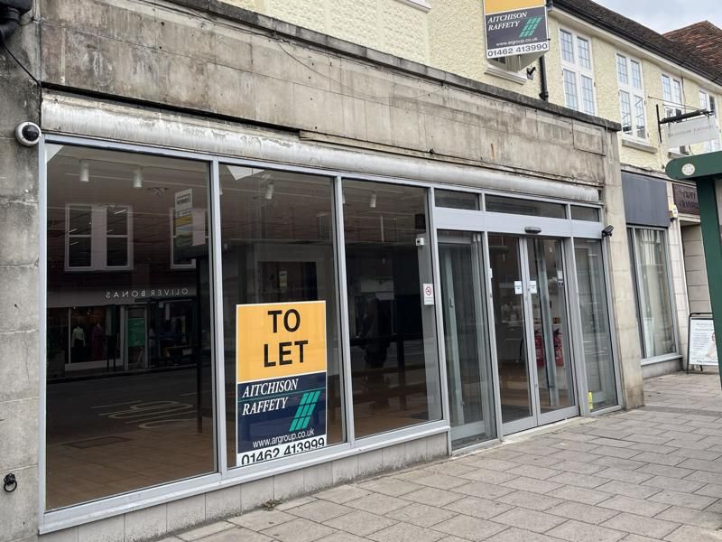 Retail premises to let in 11 A/ B Bancroft, Hitchin, Hertfordshire SG5, £120,000 pa