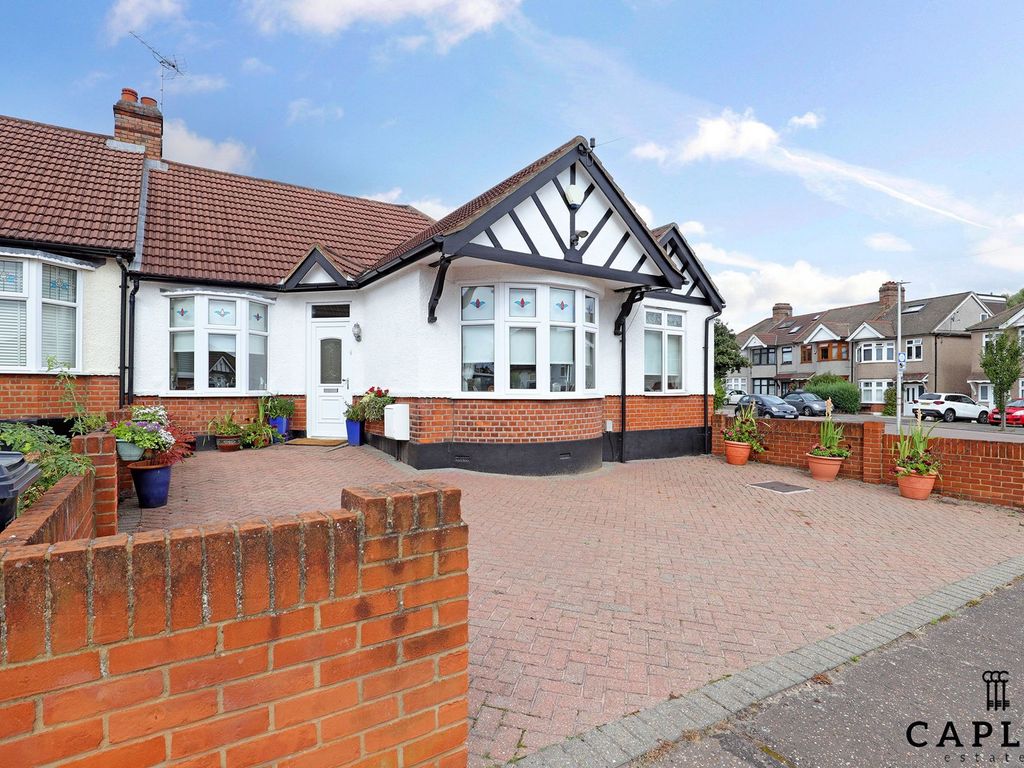 3 bed bungalow for sale in Hawthorn Road, Buckhurst Hill IG9, £650,000