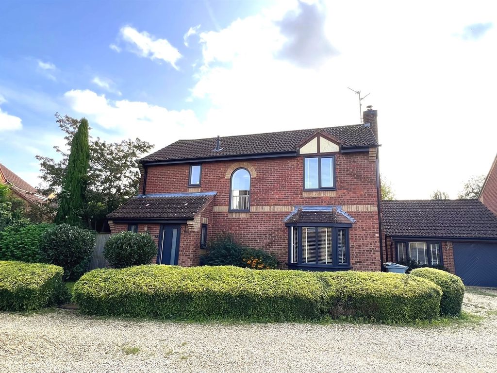 4 bed detached house for sale in Maxey Close, Market Deeping, Peterborough PE6, £425,000