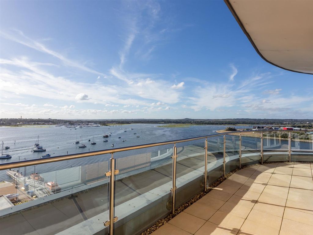 2 bed flat to rent in Lifeboat Quay, Poole BH15, £1,850 pcm