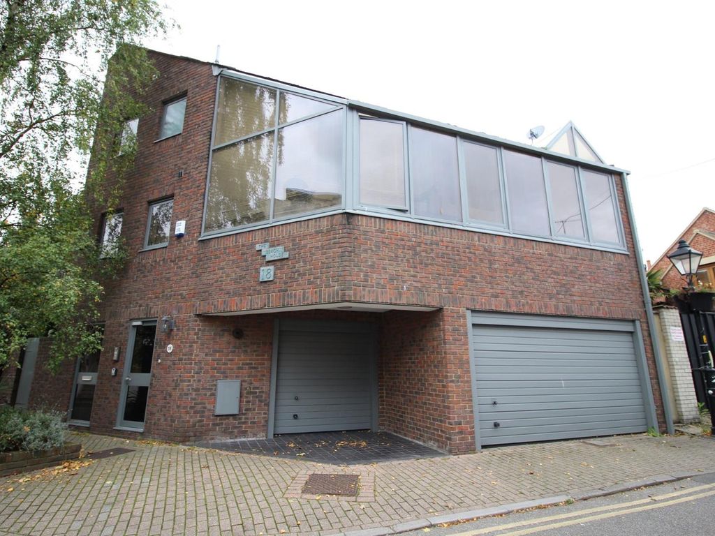 3 bed detached house to rent in Strand Street, Poole BH15, £2,200 pcm