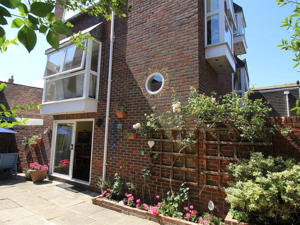 3 bed mews house to rent in Thames Mews, Poole BH15, £1,600 pcm
