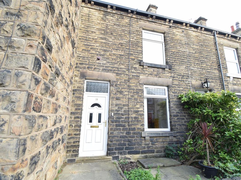 2 bed terraced house to rent in Bank Street, Horbury WF4, £795 pcm