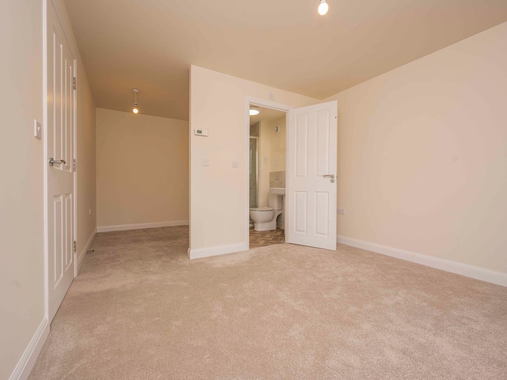 4 bed detached house to rent in Bugbrooke Lane, Barton Seagrave, Kettering NN15, £2,100 pcm