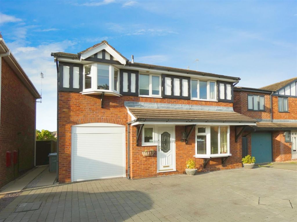 4 bed detached house for sale in Grange Way, Sandbach CW11, £395,000