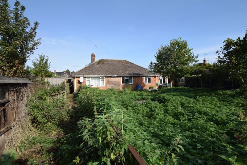 3 bed detached bungalow for sale in Brightstone Lane, Farringdon, Alton, Hampshire GU34, £565,000