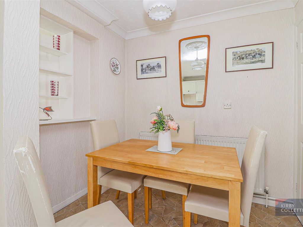 3 bed terraced house for sale in Caxton Road, Hoddesdon EN11, £385,000