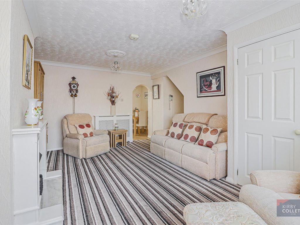 3 bed terraced house for sale in Caxton Road, Hoddesdon EN11, £385,000