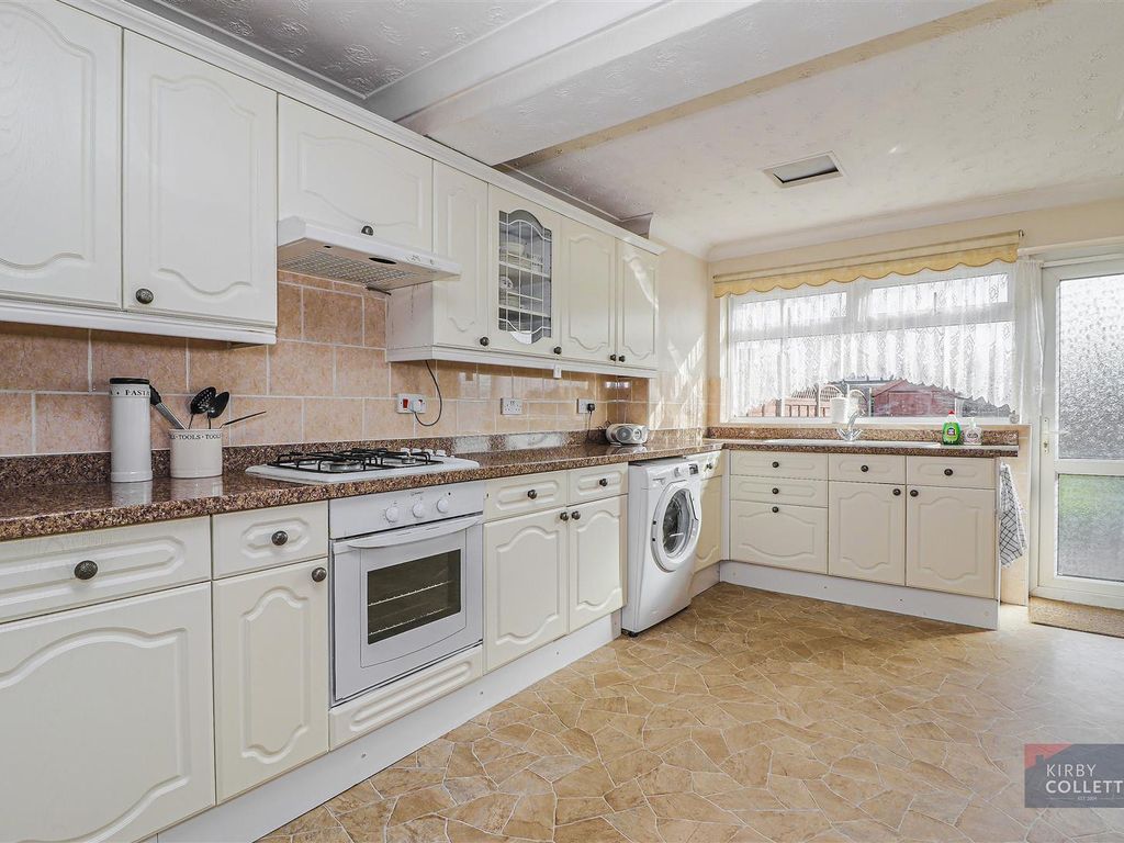 3 bed terraced house for sale in Caxton Road, Hoddesdon EN11, £385,000