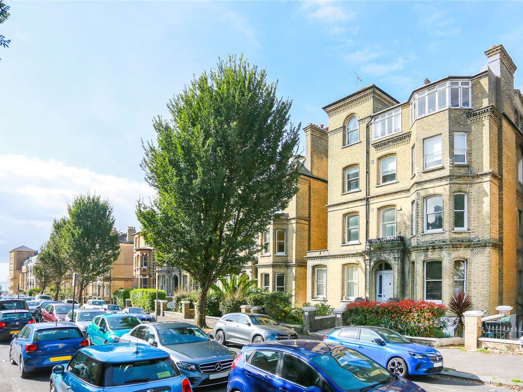 3 bed flat to rent in Second Avenue, Hove, East Sussex BN3, £2,900 pcm