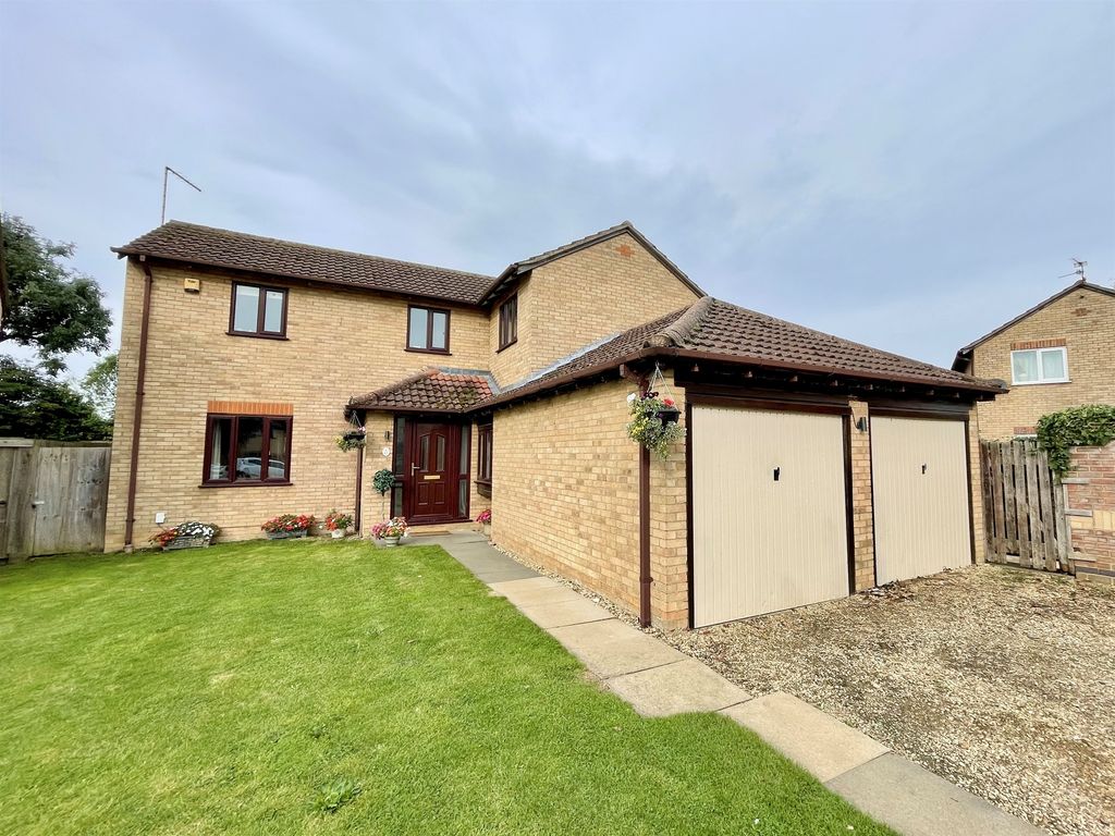 4 bed detached house for sale in Chestnut Way, Market Deeping, Peterborough PE6, £420,000