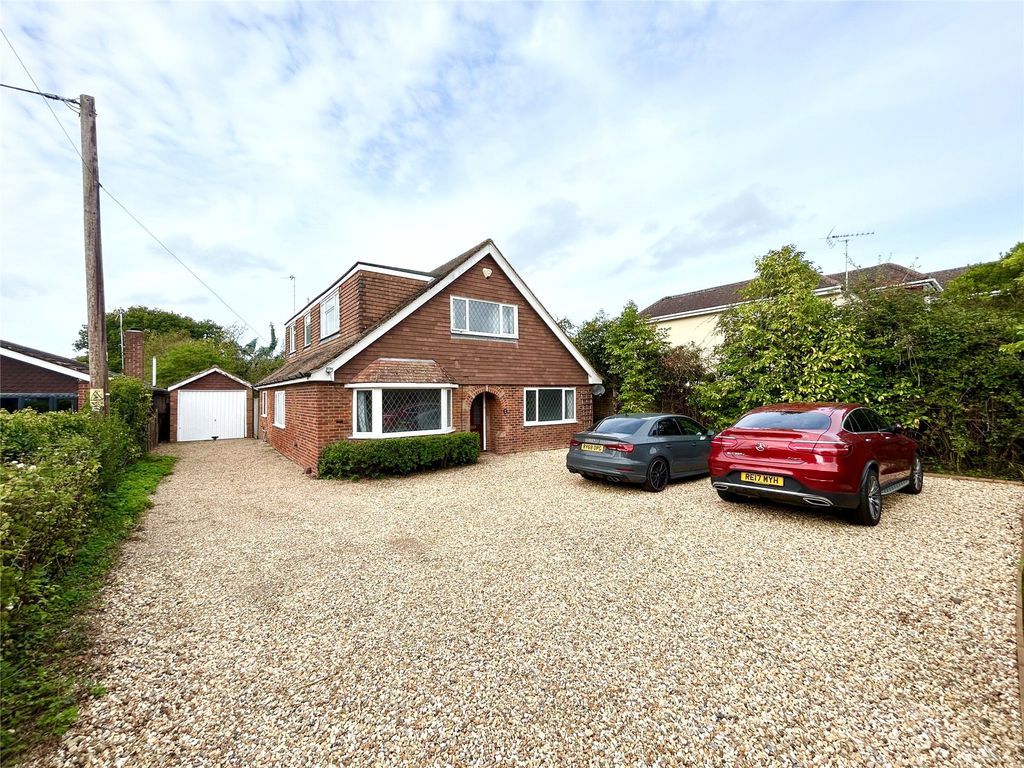 4 bed detached house to rent in Langley Common Road, Barkham, Wokingham, Berkshire RG40, £2,000 pcm
