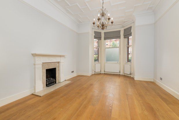 2 bed flat to rent in Lower Sloane Street, London SW1W, £5,850 pcm