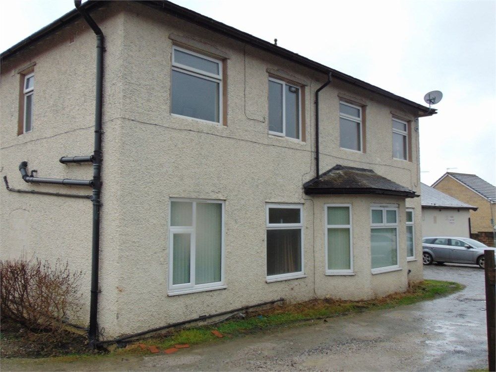 2 bed flat to rent in Lower Fields, Burnley BB12, £600 pcm