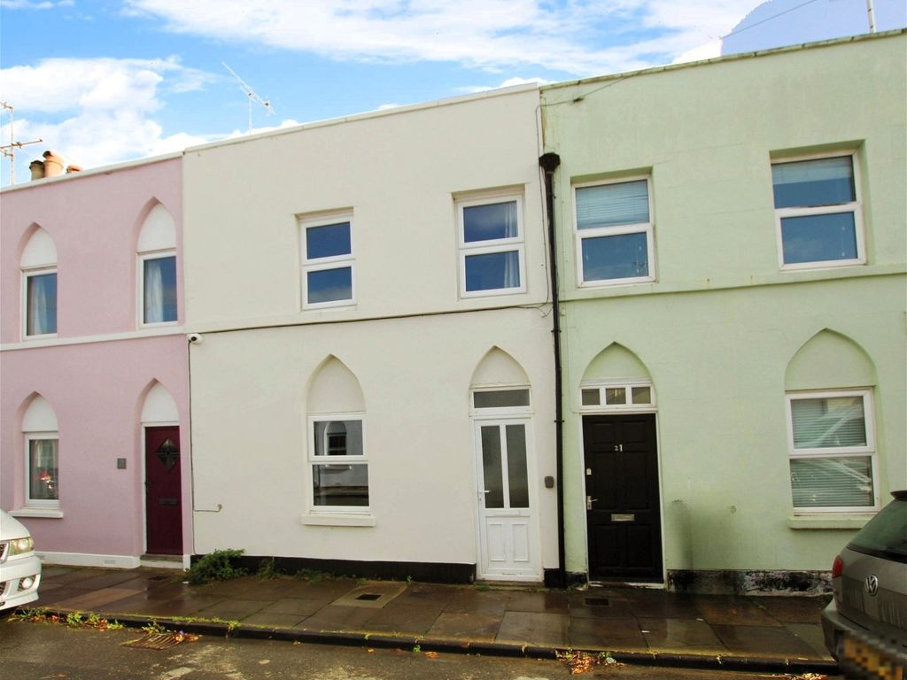 3 bed terraced house for sale in Queens Retreat, Cheltenham GL51, £325,000