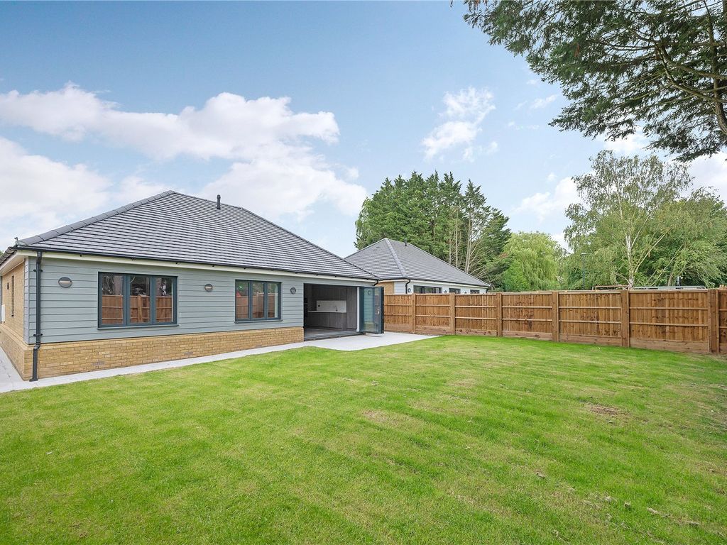 New home, 3 bed bungalow for sale in Oak Hill Road, Stapleford Abbotts, Romford, Essex RM4, £760,000