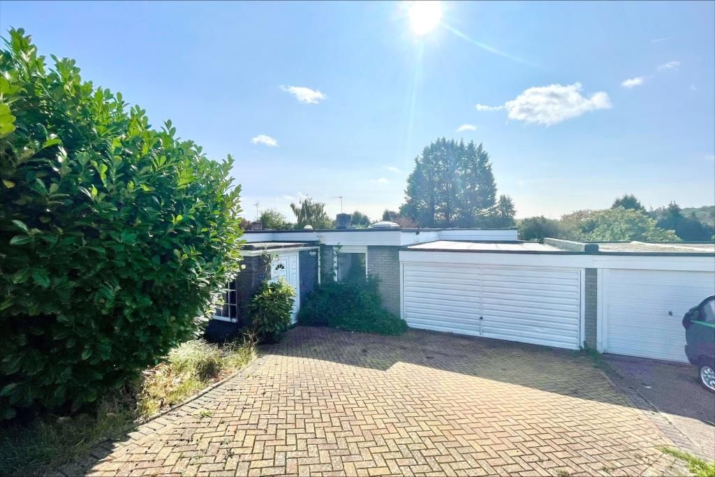 5 bed detached bungalow for sale in High Wycombe, Buckinghamshire HP13, £500,000