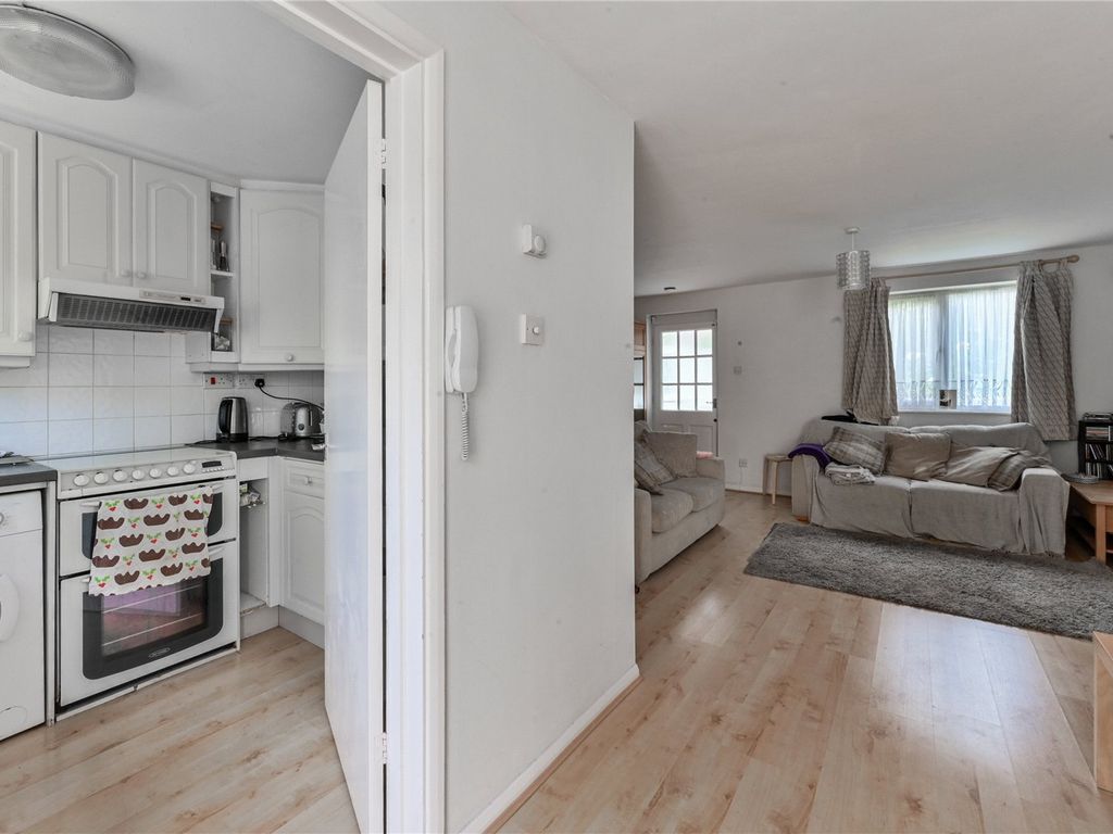 3 bed semi-detached house for sale in Marshalls Close, London N11, £520,000