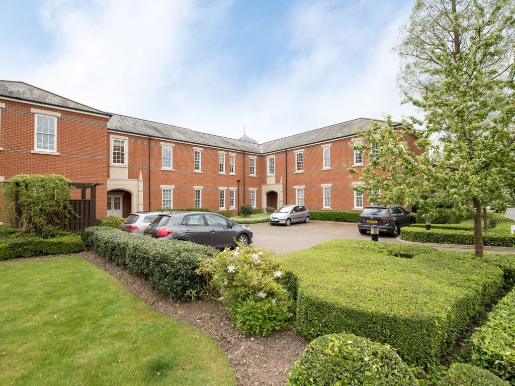 2 bed flat to rent in Beningfield Drive, London Colney, St.Albans AL2, £1,750 pcm