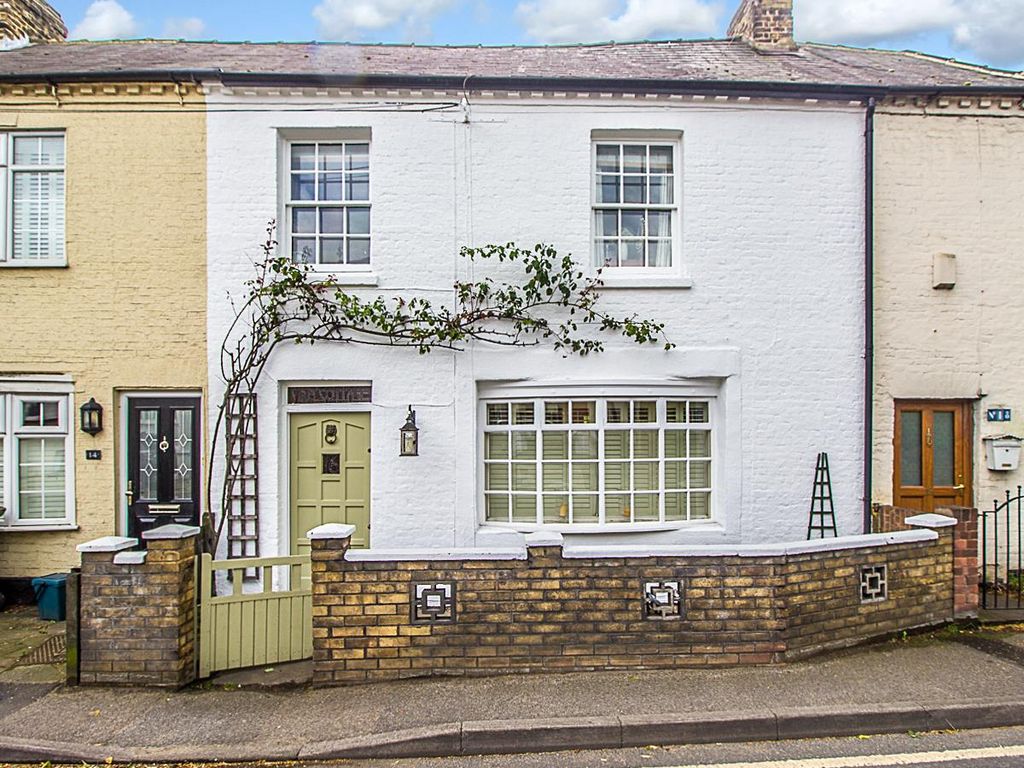 3 bed terraced house for sale in Walton Road, East Molesey KT8, £675,000