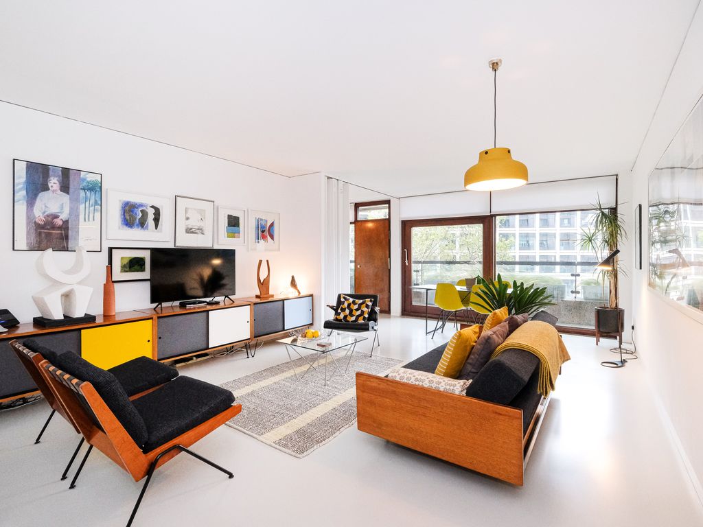 1 bed flat for sale in Barbican, London EC2Y, £820,000
