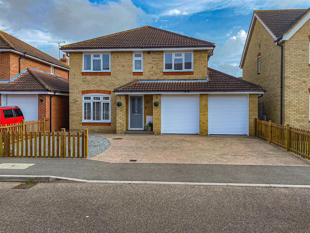 4 bed detached house for sale in Lavender Drive, Southminster CM0, £470,000