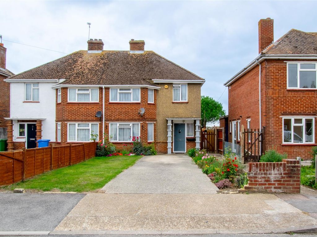 3 bed property for sale in Cluny Road, Faversham ME13, £350,000
