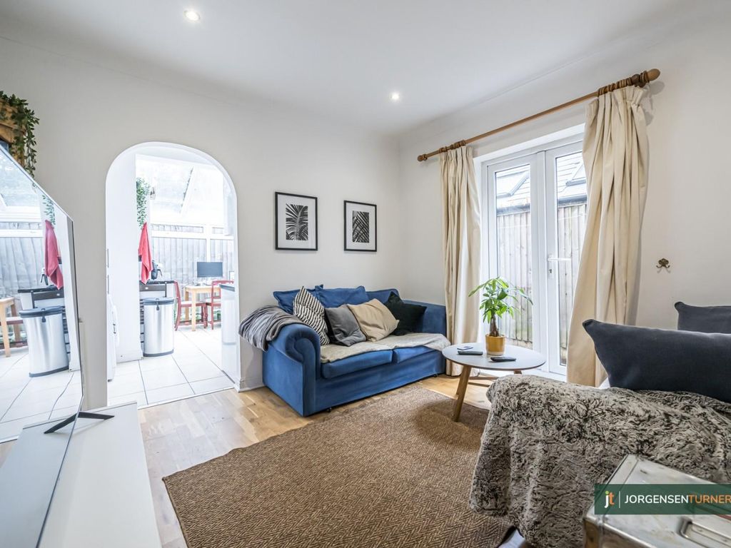 3 bed flat for sale in Dunraven Road, London W12, £595,000