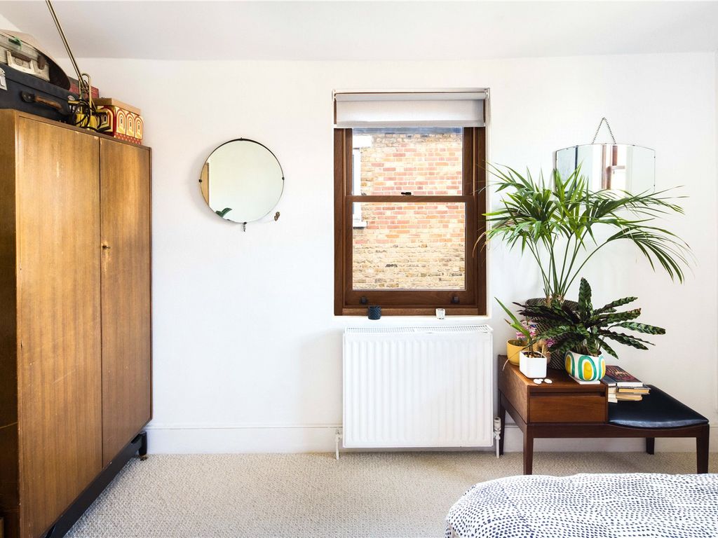 2 bed flat for sale in Glenarm Road, Clapton, London E5, £575,000
