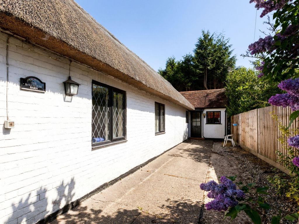 3 bed cottage to rent in Chapel Row, Reading RG7, £1,350 pcm