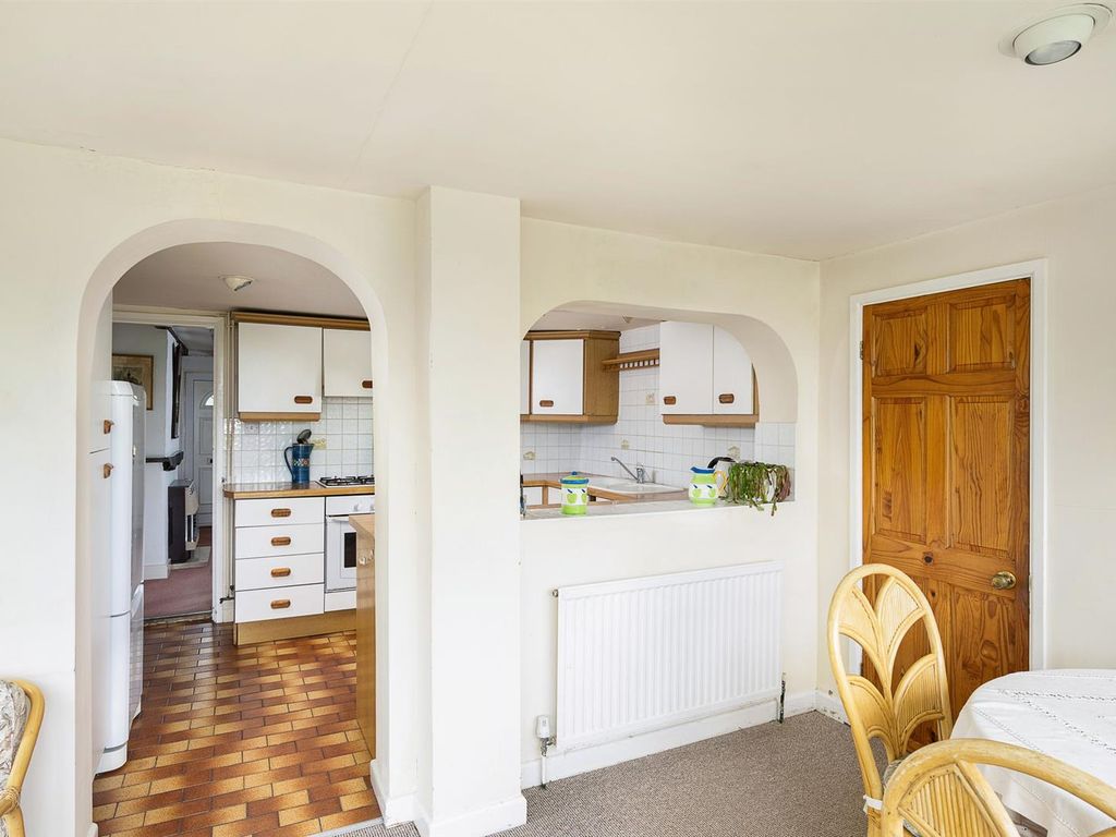3 bed cottage for sale in White Cottages, Upper Culham, Reading RG10, £650,000