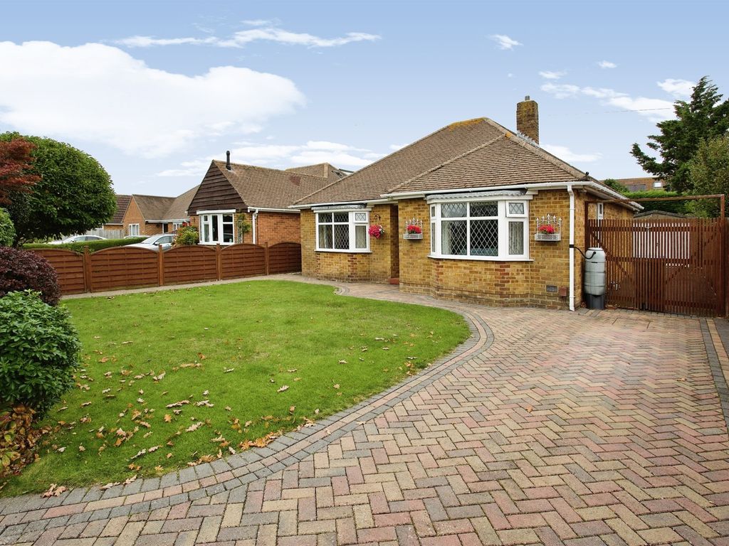 2 bed detached bungalow for sale in Cottesway East, Hill Head, Fareham PO14, £545,000