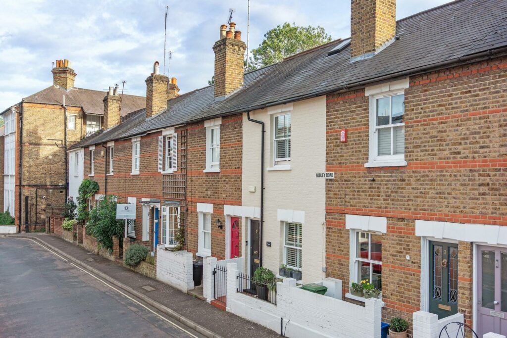 2 bed cottage for sale in Audley Road, Richmond TW10, £930,000
