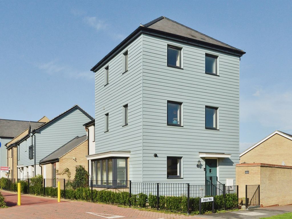 3 bed town house for sale in Angus Way, Whitehouse, Milton Keynes MK8, £425,000