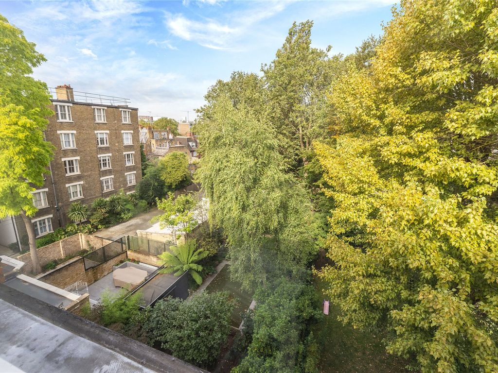 3 bed flat for sale in Hall Road, St John's Wood NW8, £1,150,000