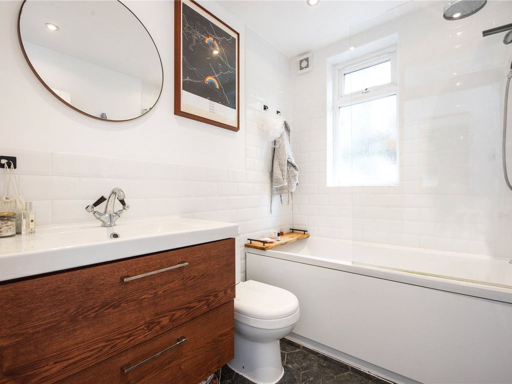 1 bed flat for sale in Alconbury Road, London E5, £475,000