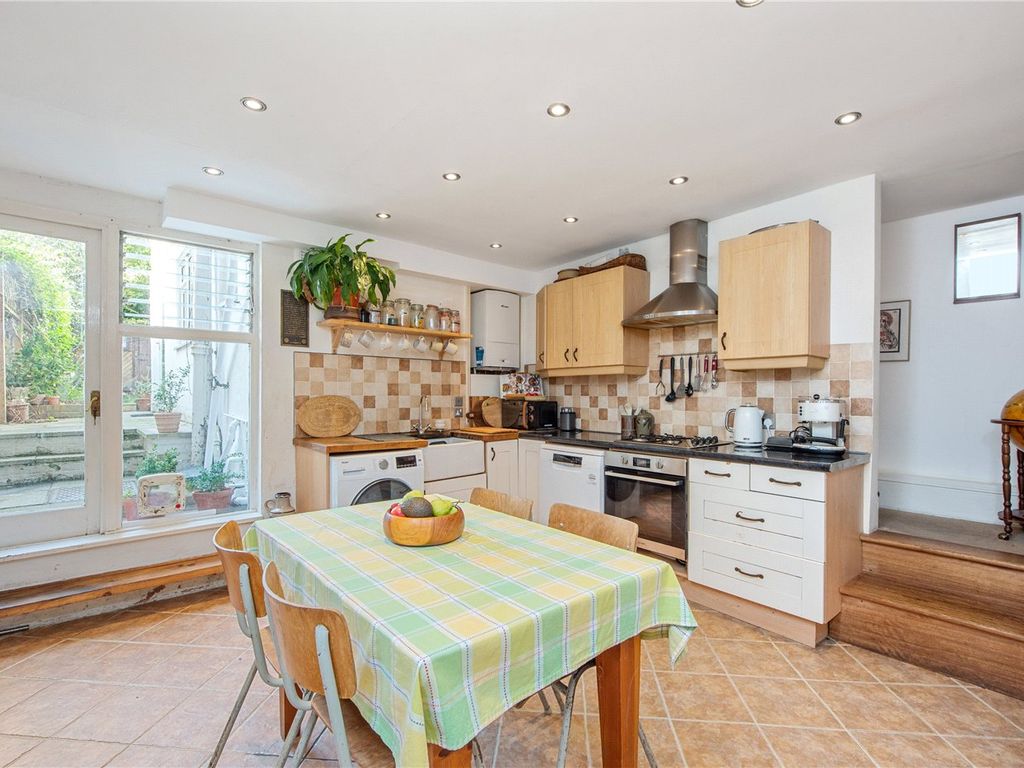 1 bed flat for sale in Alconbury Road, London E5, £475,000