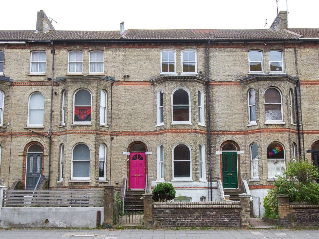4 bed maisonette to rent in Gladstone Terrace, Brighton, East Sussex BN2, £2,500 pcm