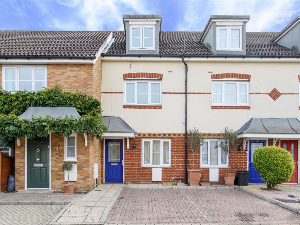 3 bed terraced house for sale in Appleby Close, Uxbridge UB8, £525,000