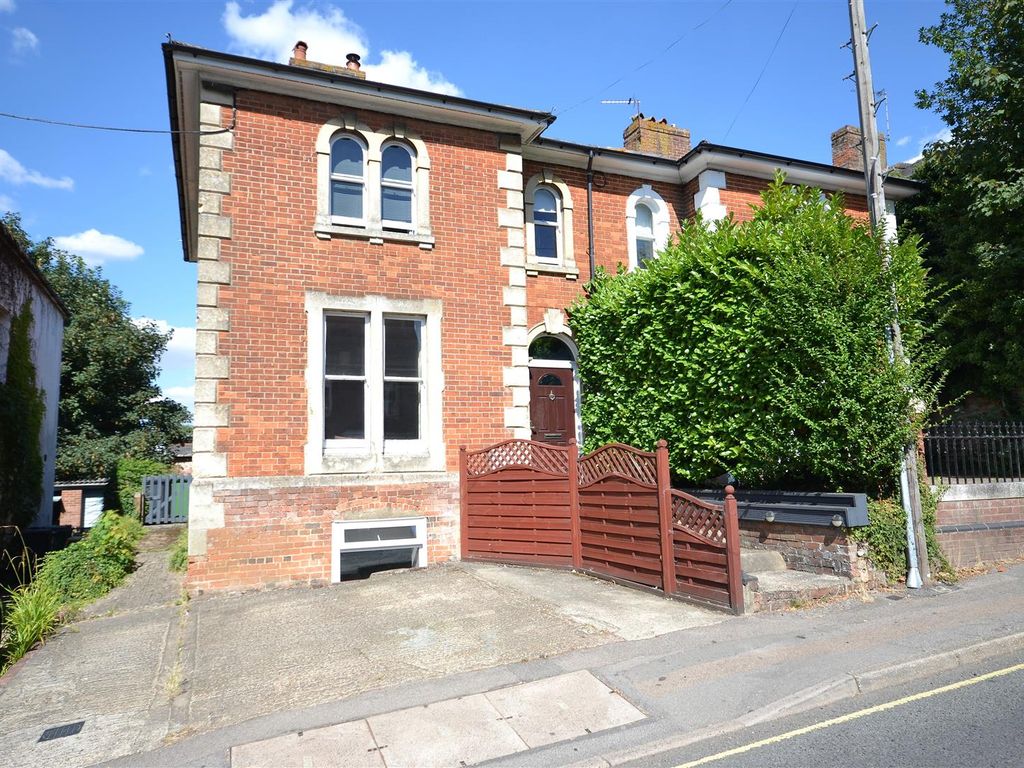 3 bed semi-detached house for sale in Sarum Hill, Basingstoke RG21, £450,000